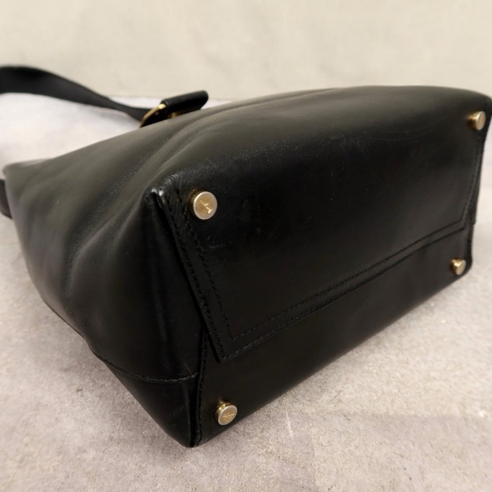 🇯🇵Vintage Salvatore Ferragamo Black Leather Shoulder Bag with Gold Accent - Picture 4 of 8
